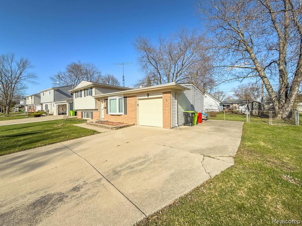 5171 OAKVIEW Drive, Swartz Creek, MI 48473 — Photo 3