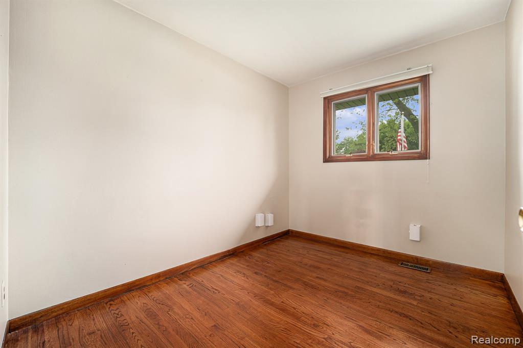 8231 Doncaster Drive, Sterling Heights, MI 48312 — Photo 24