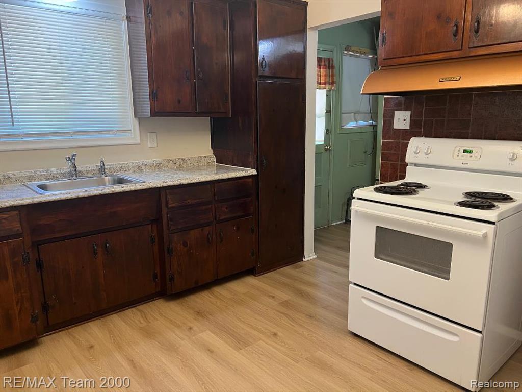 4919 MCKINLEY Street, Dearborn Heights, MI 48125 — Photo 4