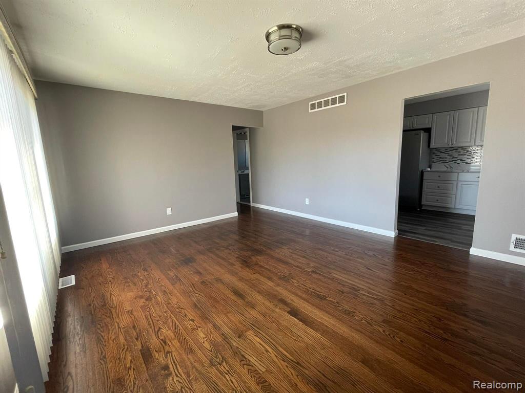 5775 N DOWLING Street, Westland, MI — Photo 2