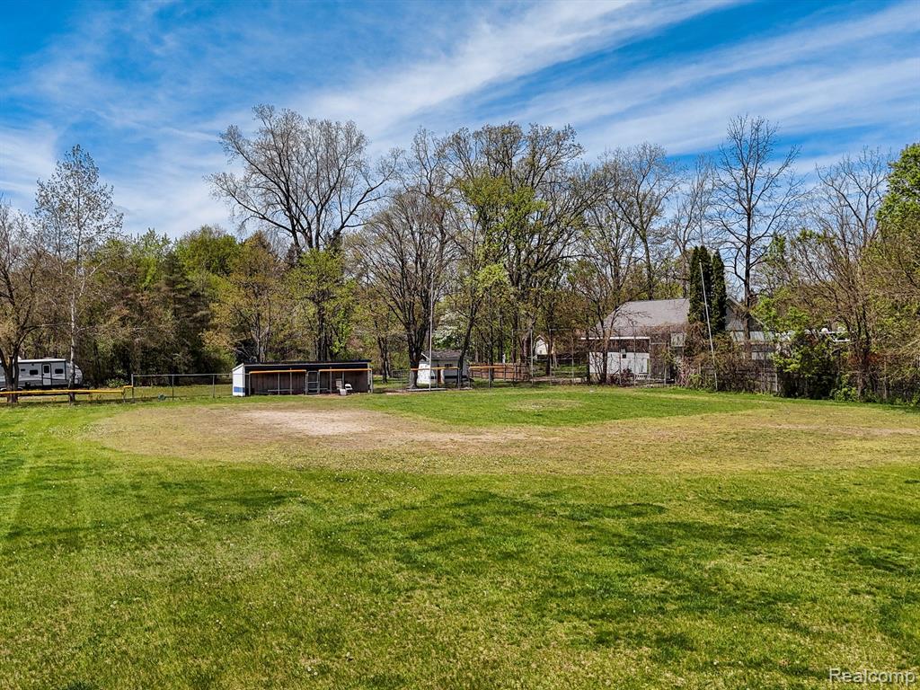 579 S HOSPITAL Road, Waterford, MI 48327 — Photo 54