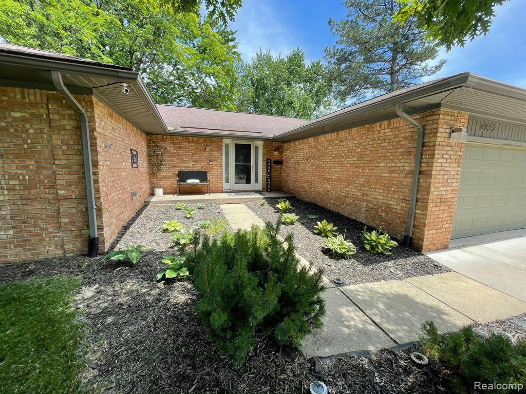 6832 MONTFORT Drive, Canton, MI 48187 — Photo 2