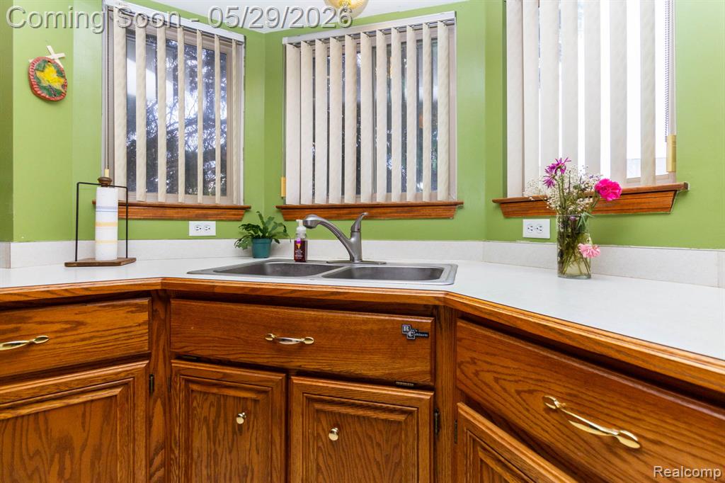24227 Brentwood Drive, Trenton, MI 48183 — Photo 9