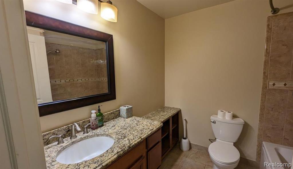 748 E Fox Hills Drive, Bloomfield, MI 48304 — Photo 13