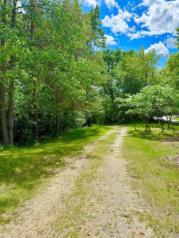7285 Parkwood Drive, Fenton, MI 48430 — front exterior