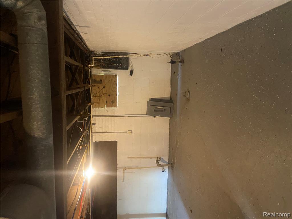 937 Barrie Avenue, Flint, MI 48507 — Photo 32