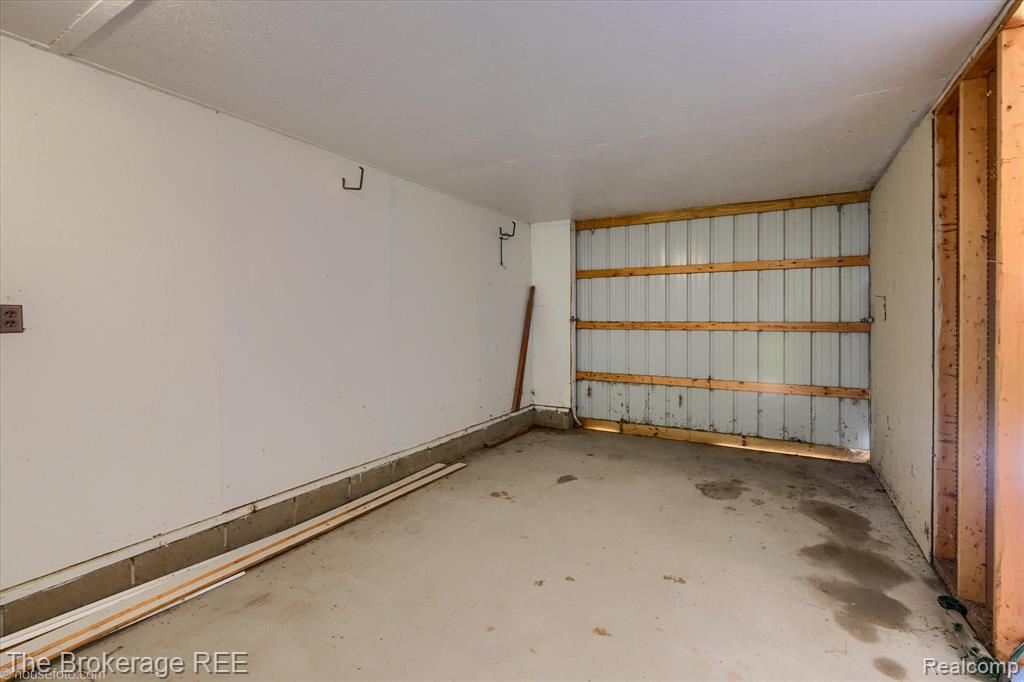 5495 E Coldwater Road, Flint, MI 48506 — Photo 44