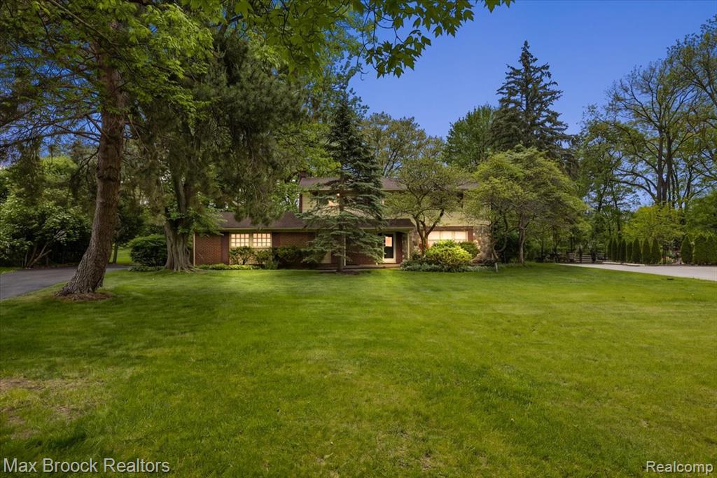 6609 E Knollwood Circle, West Bloomfield, MI