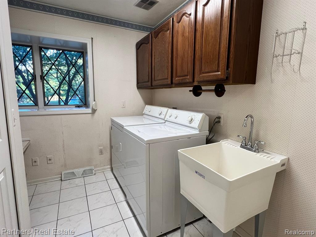5618 Mountain Road, Brighton, MI 48116 — Photo 18
