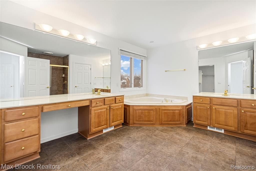 6901 Reed Court, West Bloomfield, MI — Photo 45