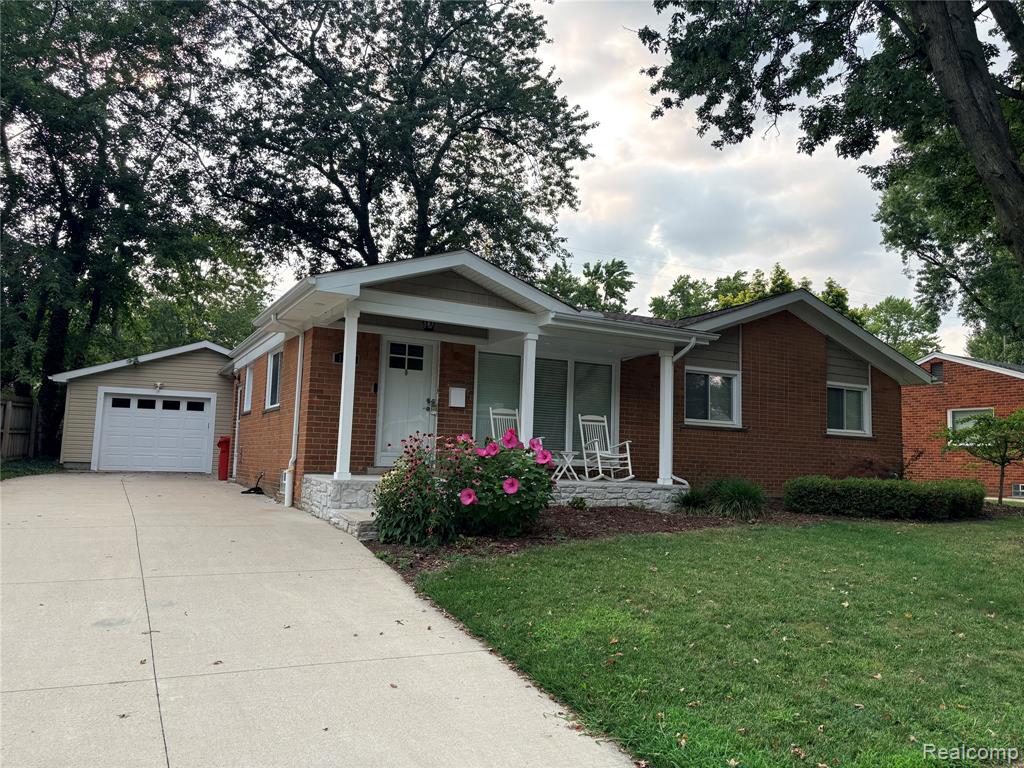1341 CATALPA Drive, Rochester, MI 48307