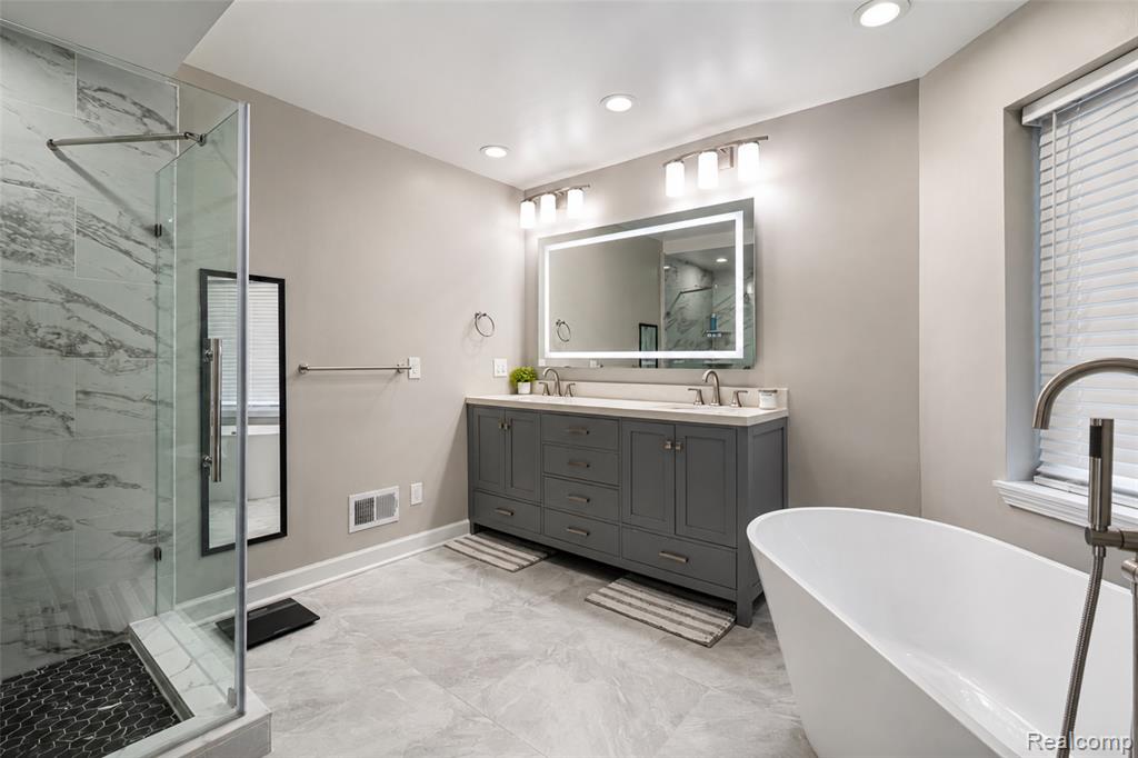 37520 Amber Drive, Farmington Hills, MI 48331 — Photo 32