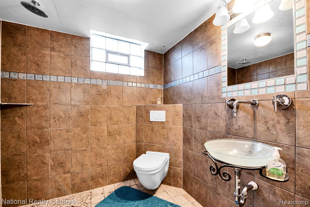 784 HIDDEN CREEK Drive, South Lyon, MI 48178 — Photo 23