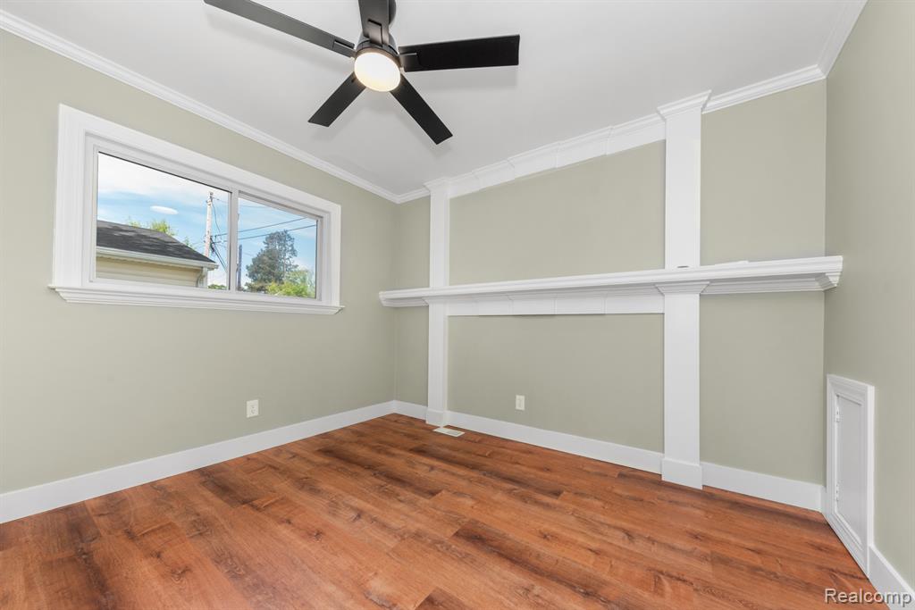 560 McMunn Street, South Lyon, MI 48178 — Photo 18