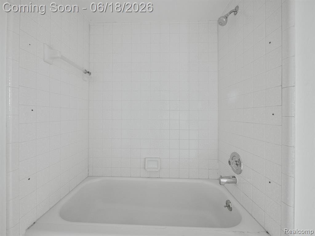 6680 Ridgefield Circle, 201, West Bloomfield, MI — Photo 15