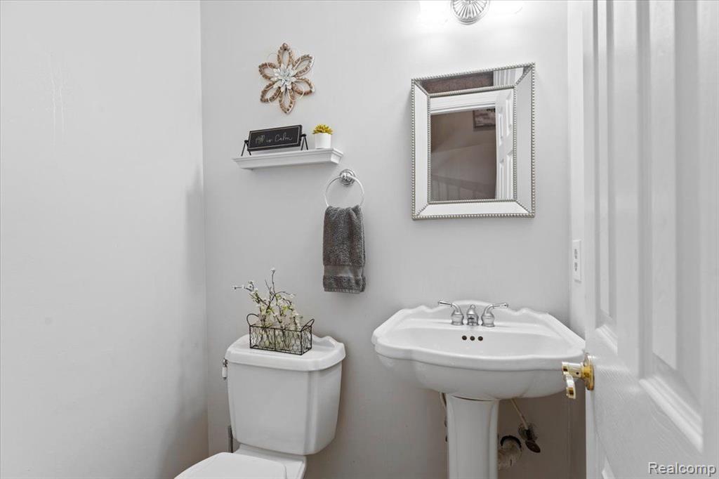 21382 E GLEN HAVEN Circle, Northville, MI 48167 — Photo 3