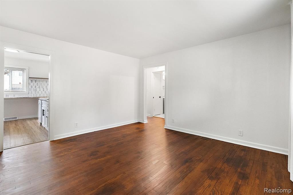 898 E Barrett Avenue, Madison Heights, MI 48071 — Photo 21