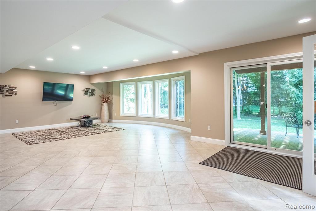 4575 Forest Edge Lane N, West Bloomfield, MI 48323 — Photo 56