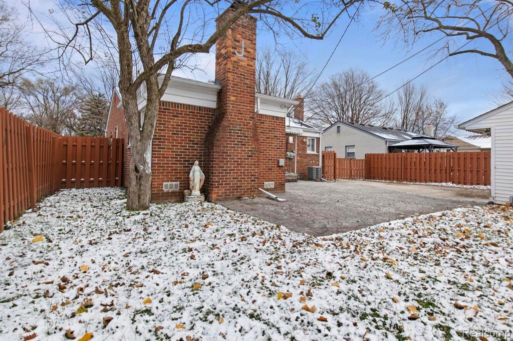 9911 OPORTO Street, Livonia, MI 48150 — Photo 8