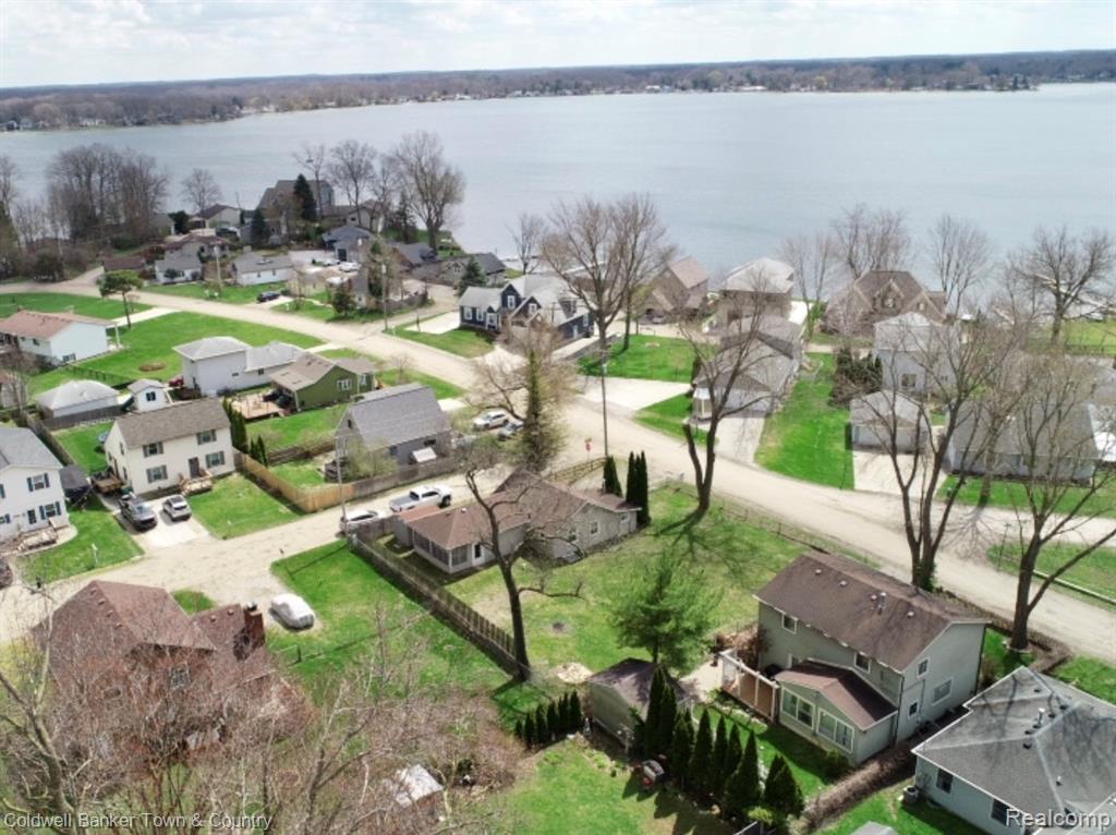 11720 Todds Lane, Whitmore Lake, MI 48189