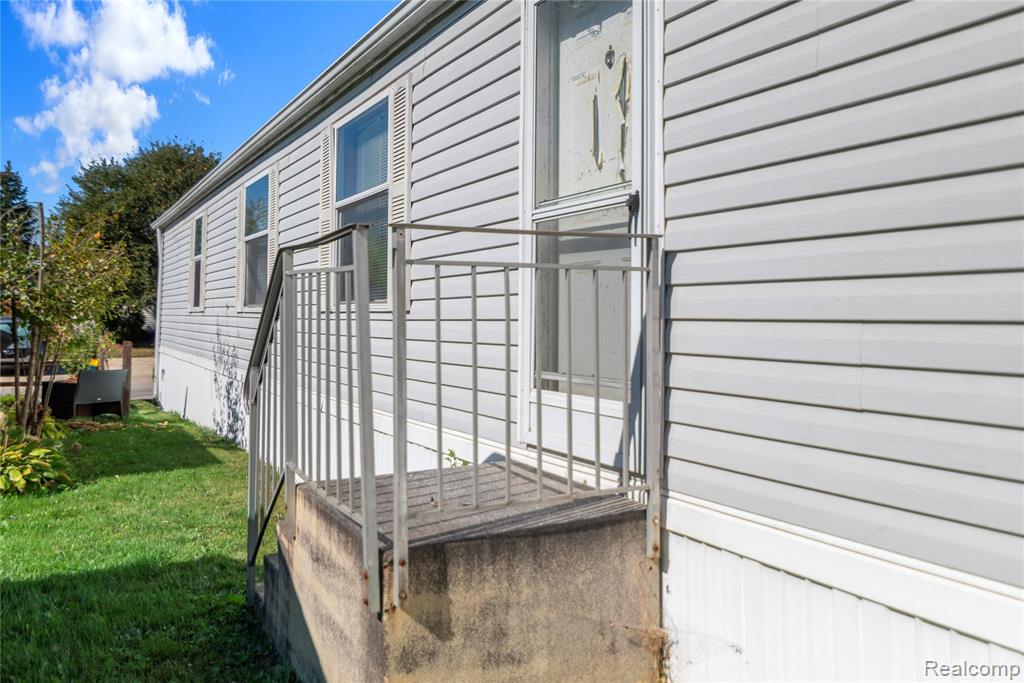 23467 Manor Road North, New Boston, MI 48164 — Photo 24