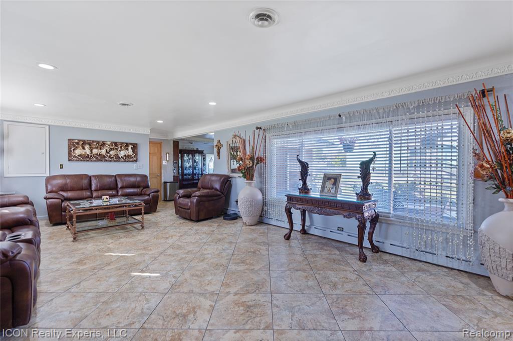 5072 15 Mile Road, Sterling Heights, MI 48310 — Photo 11