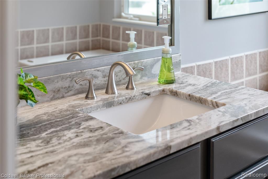 468 Orchard Ridge Drive, Lake Orion, MI 48362 — Photo 37