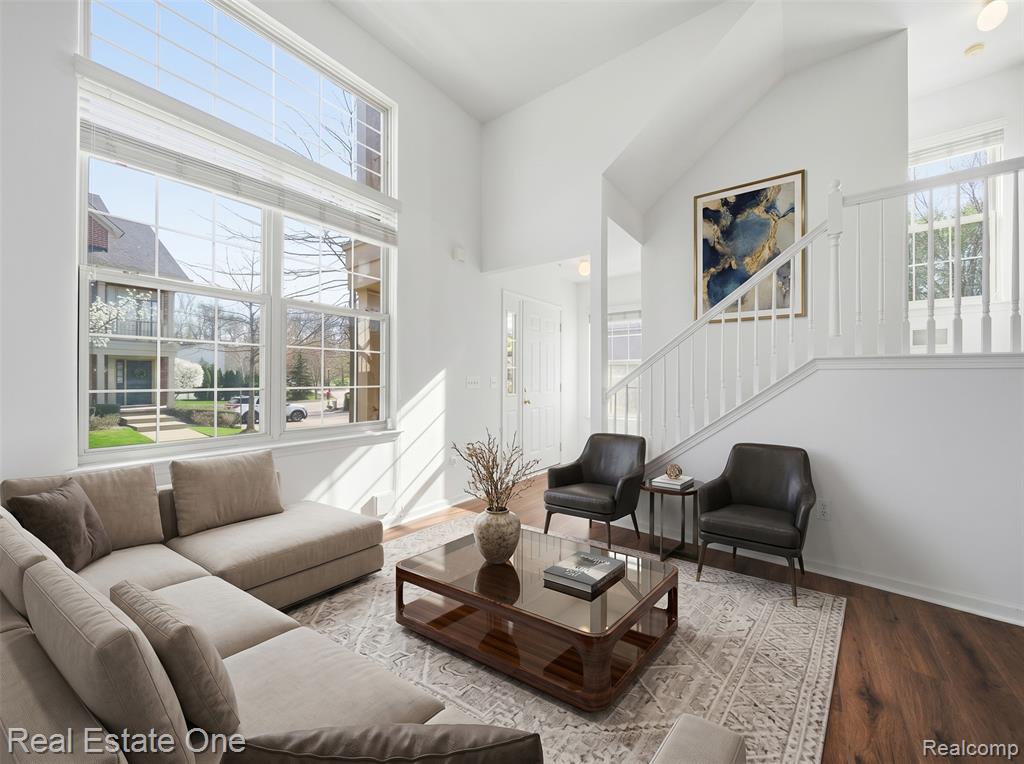 402 Old Pine Way, Walled Lake, MI 48390 — Photo 5