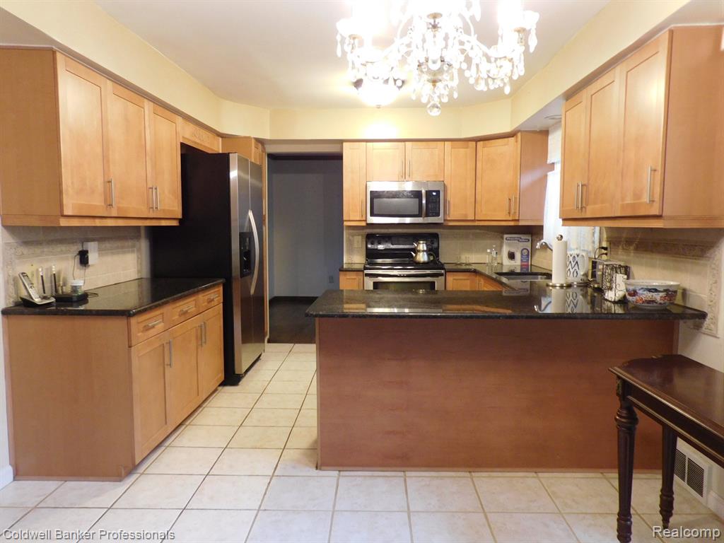 5244 Folkstone Drive, Troy, MI 48085 — Photo 10