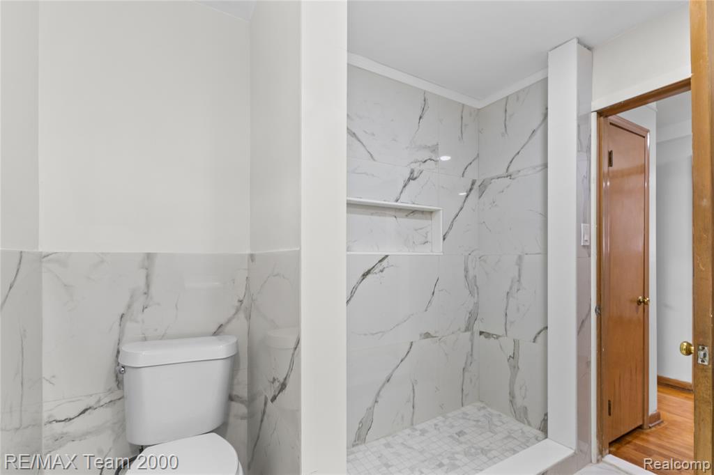 8551 Rockland Street, Dearborn Heights, MI 48127 — Photo 18