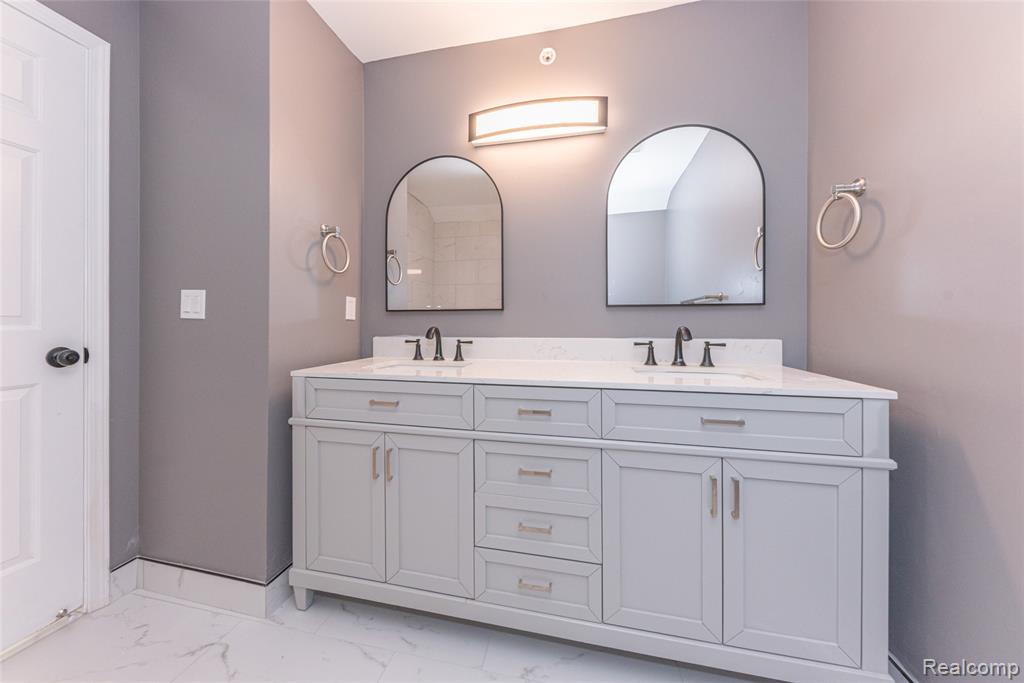 29242 W Glen Oaks, Farmington Hills, MI 48334 — Photo 21