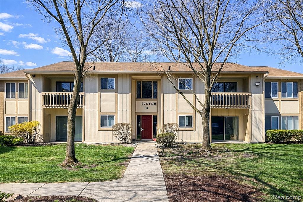 27845 Berrywood Lane, Farmington, MI 48334 — Photo 32