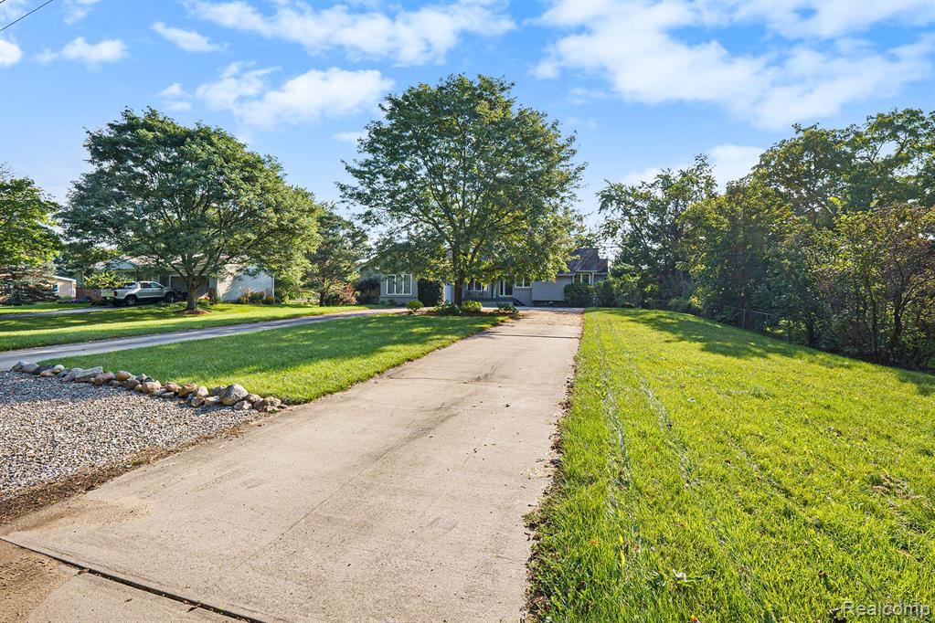 845 HEMINGWAY Road, Lake Orion, MI 48362 — Photo 3