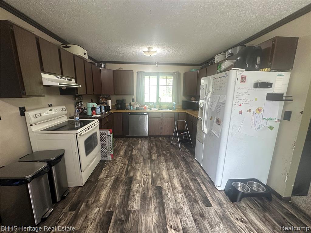2901 Patterson Lake Road, Pinckney, MI 48169 — Photo 2