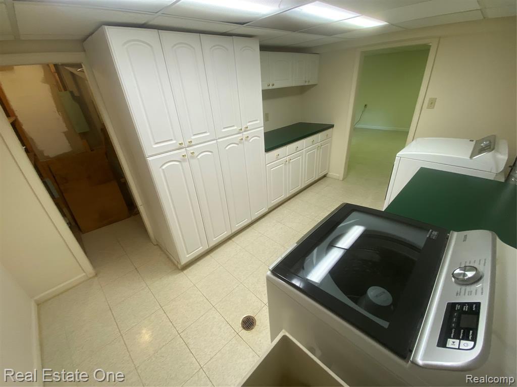 8262 Roselawn Street, Westland, MI — Photo 40