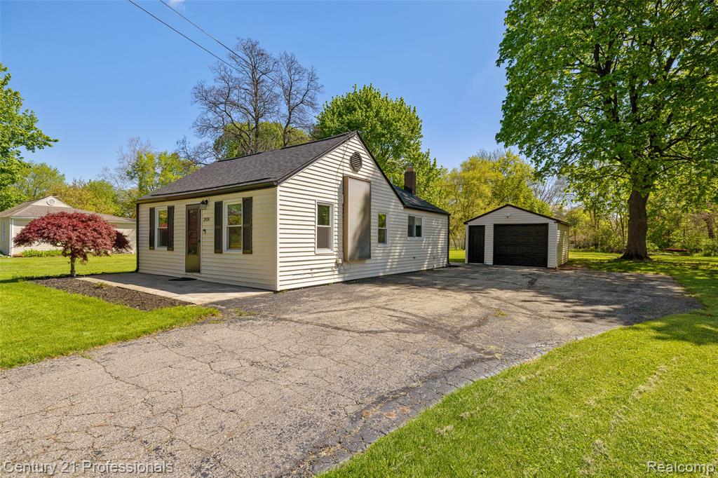 2830 Deland Road, Waterford, MI 48329 — Photo 35