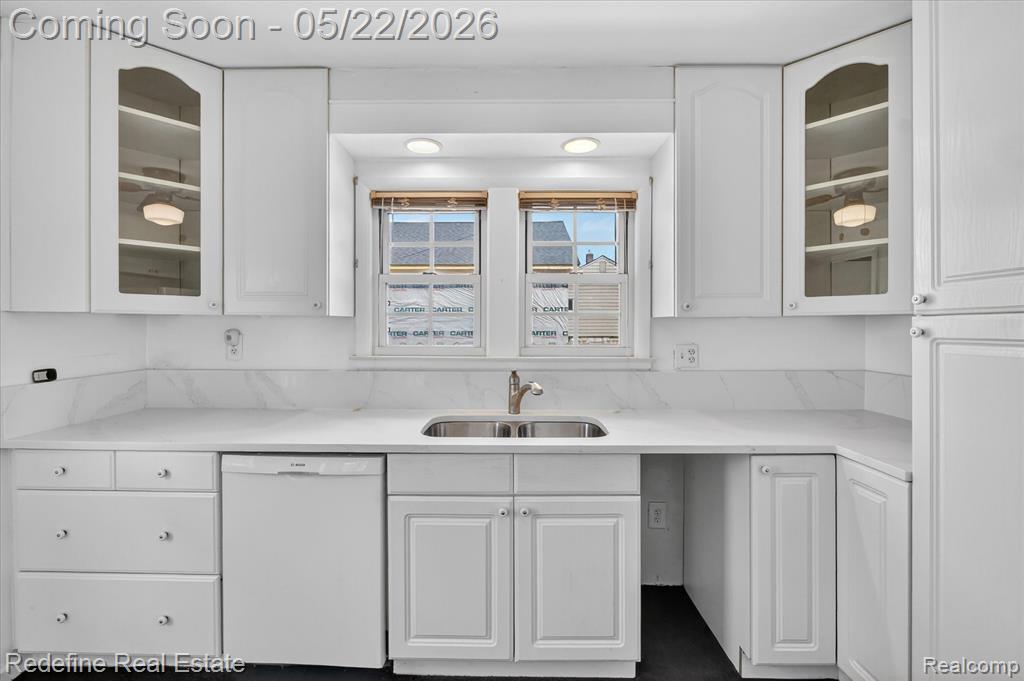 3207 Waukegan Street, Auburn Hills, MI 48326 — Photo 12