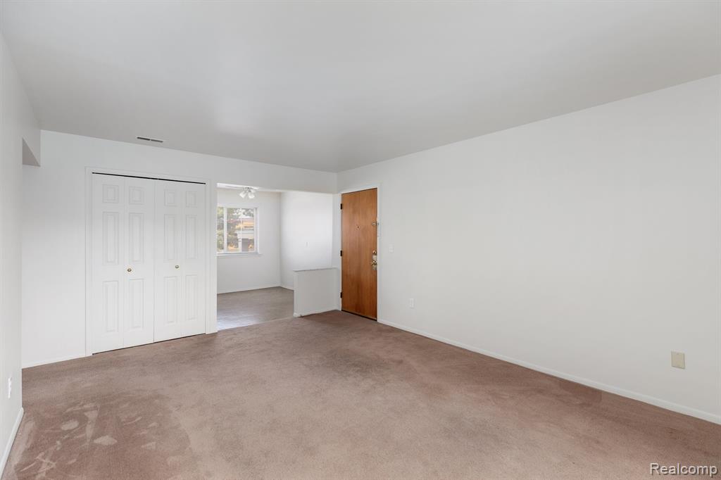 8160 CRESTVIEW Drive, N2, Sterling Heights, MI 48312 — Photo 3