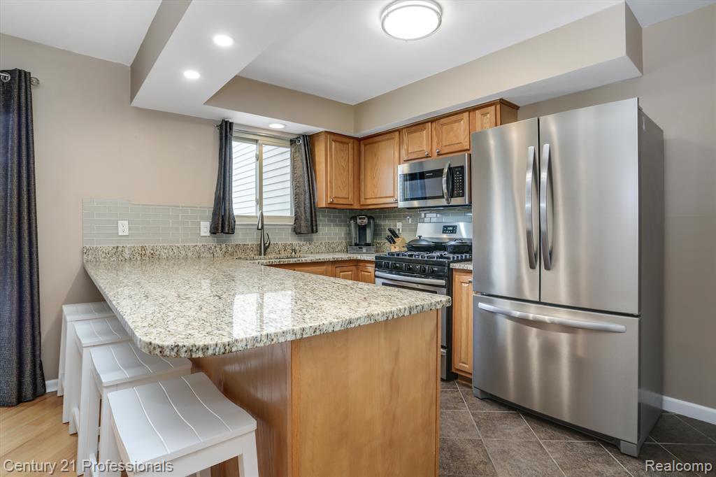 9077 BAVARIAN Court, Clarkston, MI 48348 — Photo 6