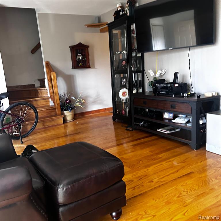 8514 HAMPSHIRE Drive, Sterling Heights, MI 48313 — Photo 8