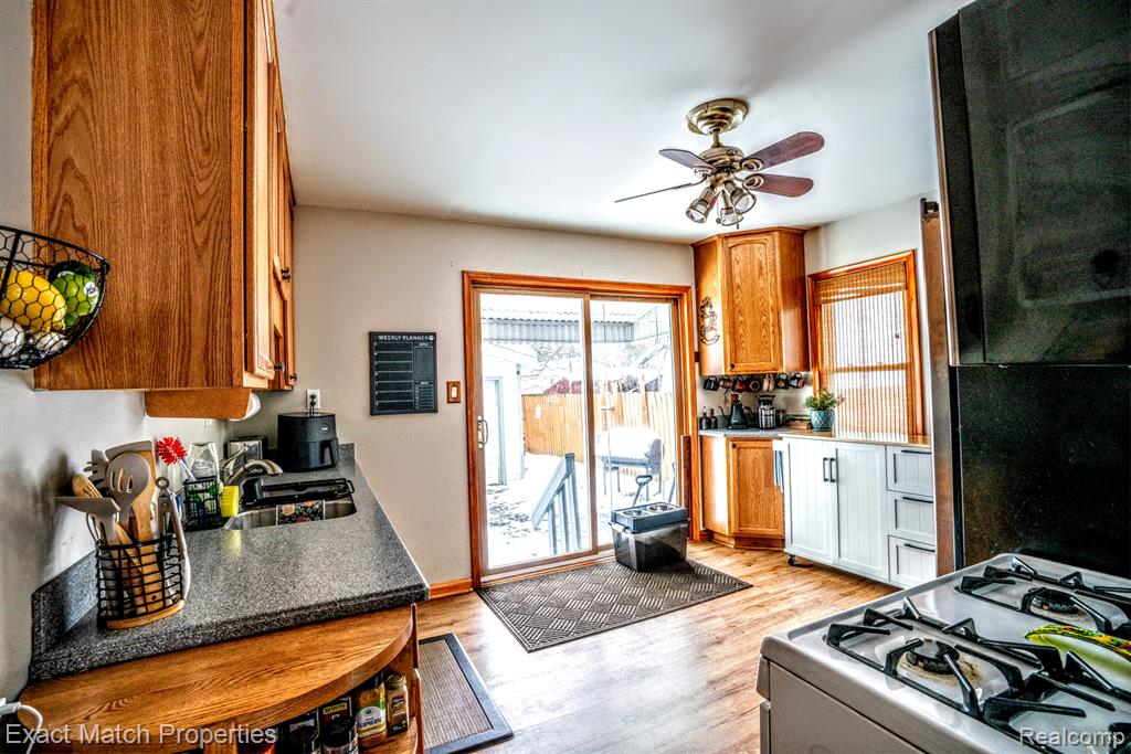 102 E Cornell Avenue, Pontiac, MI 48340 — Photo 8