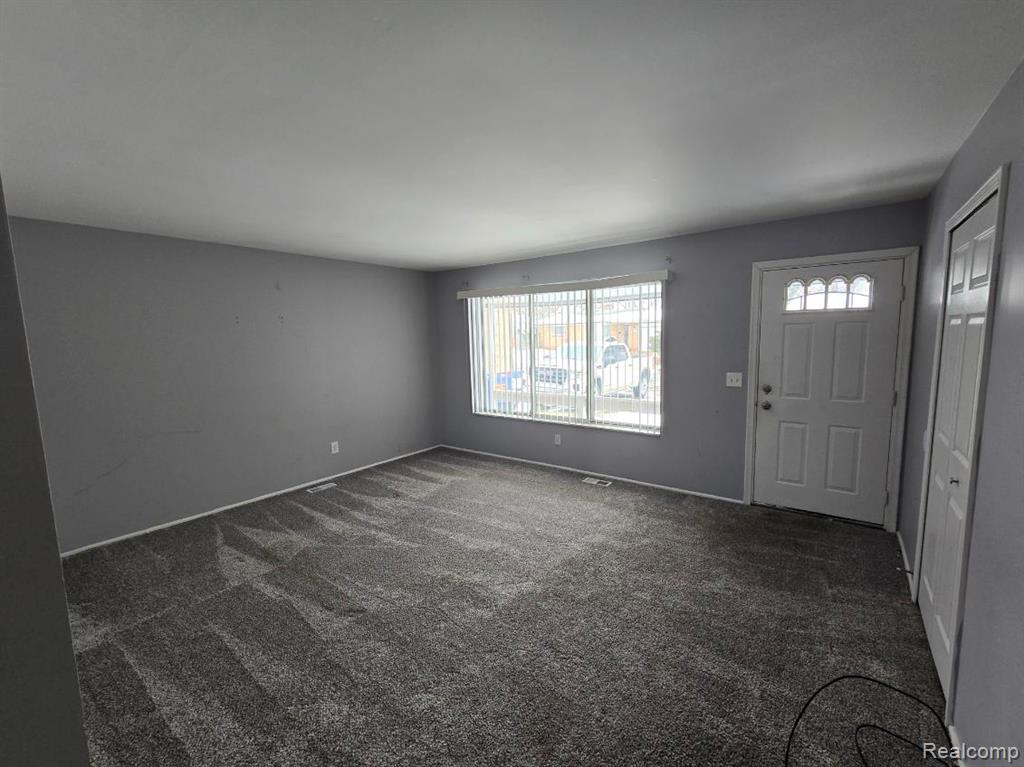 6310 Valorie Lane, Flint, MI 48504 — Photo 4