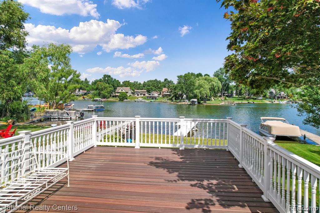 8428 Cascade Street, Commerce Twp, MI 48382 — Photo 19