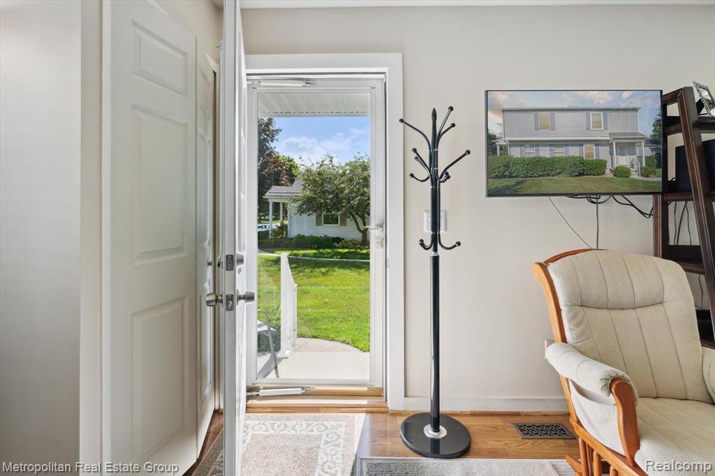 1492 MARINER Drive, Walled Lake, MI 48390 — Photo 3