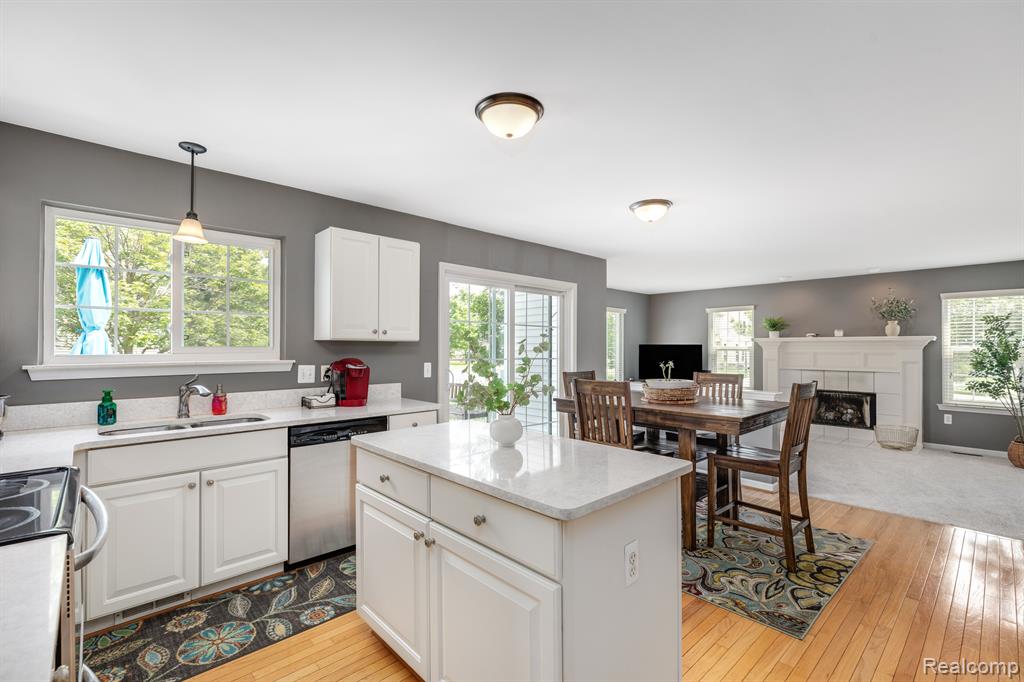 1018 SHETLAND Drive, South Lyon, MI 48178 — Photo 24