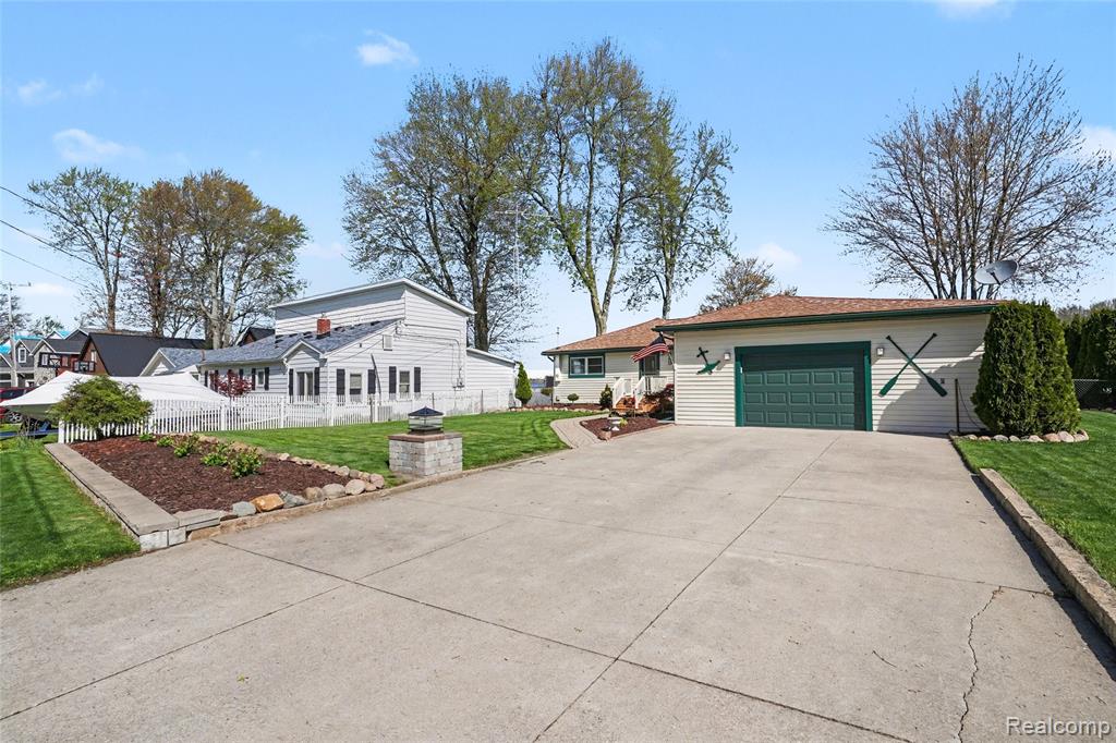 3138 Ponemah Drive, Fenton, MI 48430 — Photo 31