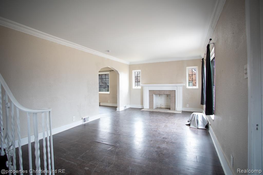 9957 W OUTER Drive, Detroit, MI 48223 — Photo 2
