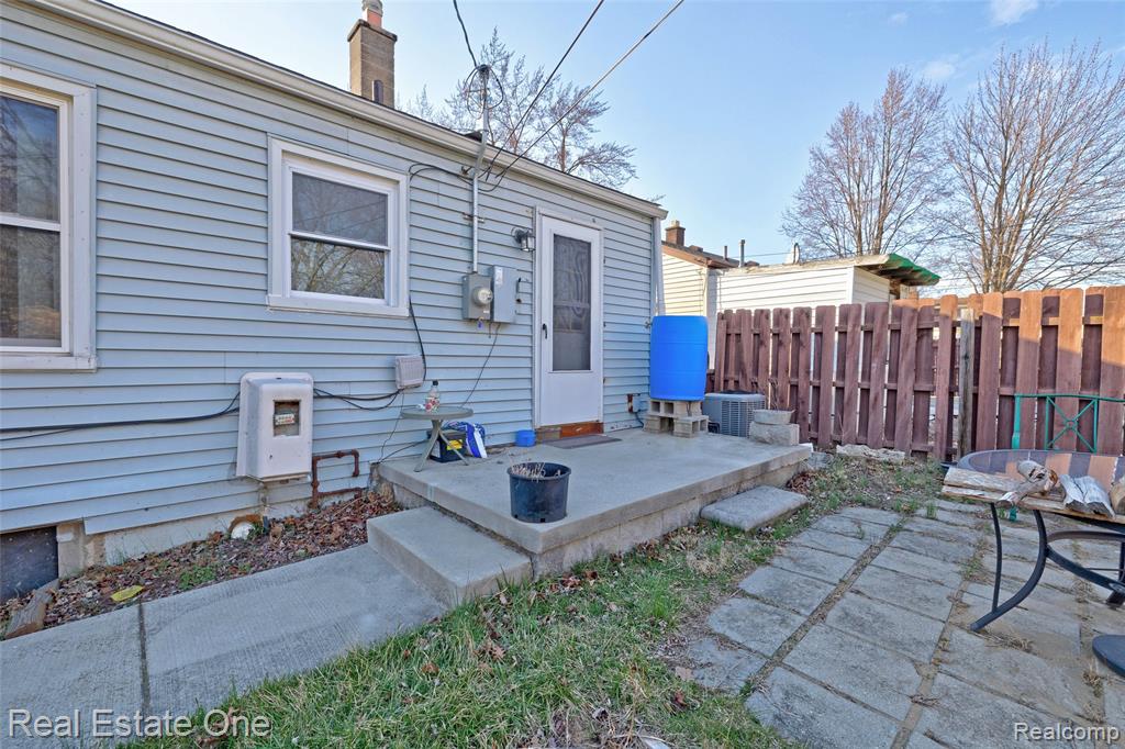27732 Dartmouth Street, Madison Heights, MI 48071 — Photo 10
