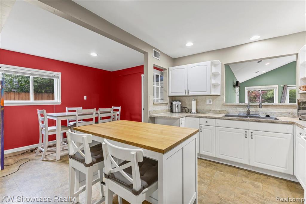 964 Daffodil Drive, Waterford, MI 48327 — Photo 27