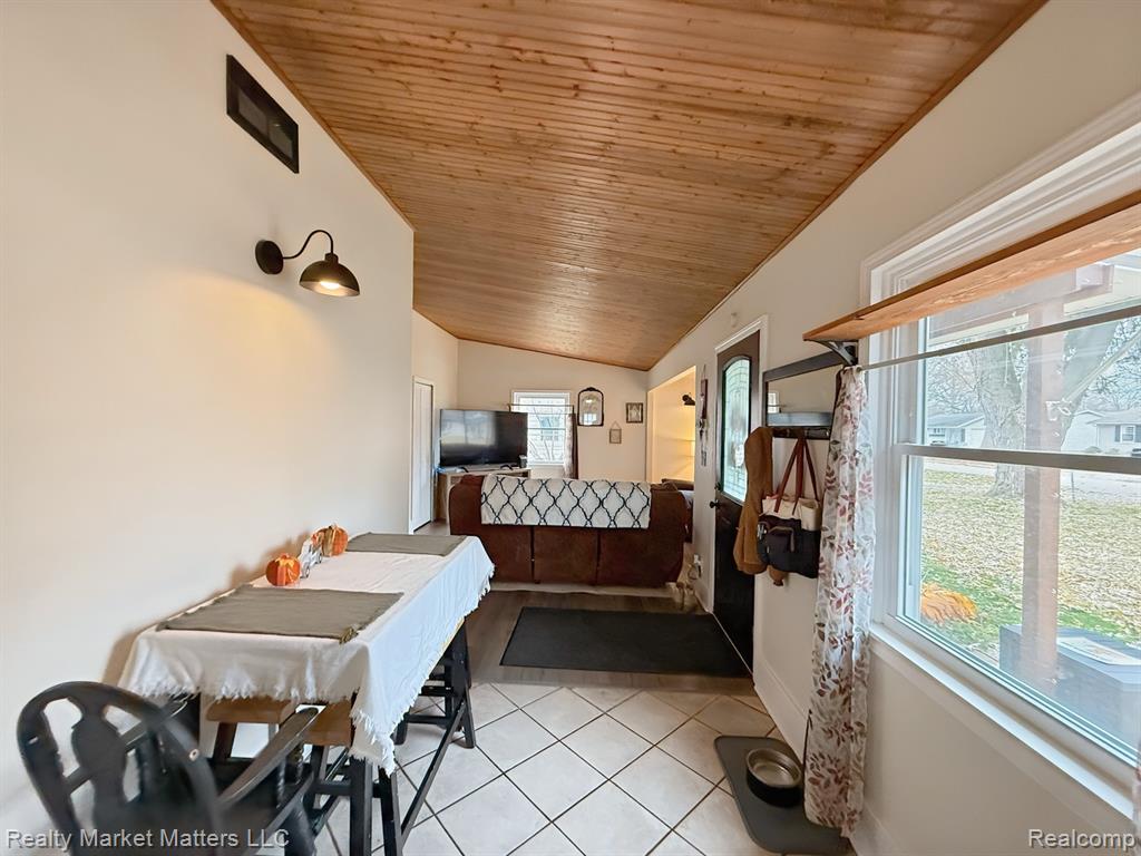 6307 Springdale Boulevard, Grand Blanc, MI 48439 — Photo 6